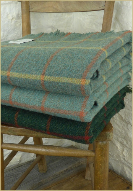 Cotswold Woollen Weavers' Shetland Windowpane Check Throws